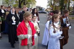 pochod-swietych-zamiast-halloween-w-debicy-2