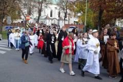 pochod-swietych-zamiast-halloween-w-debicy-3